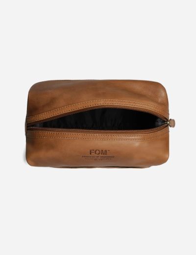 Frankie Toiletry Pecan