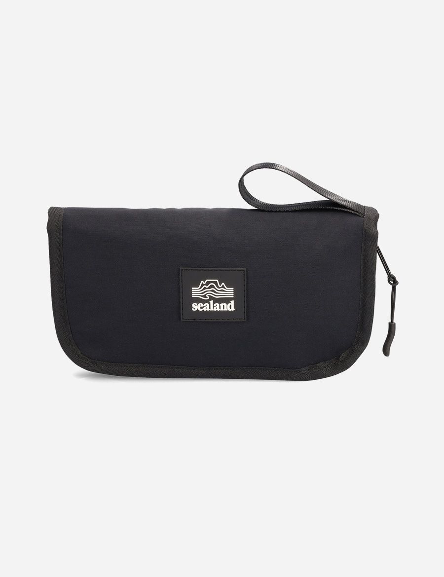 Recycled Voyager Travel Wallet – Onyx