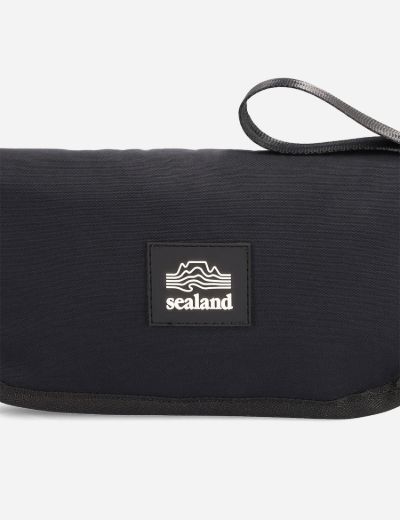 Recycled Voyager Travel Wallet – Onyx