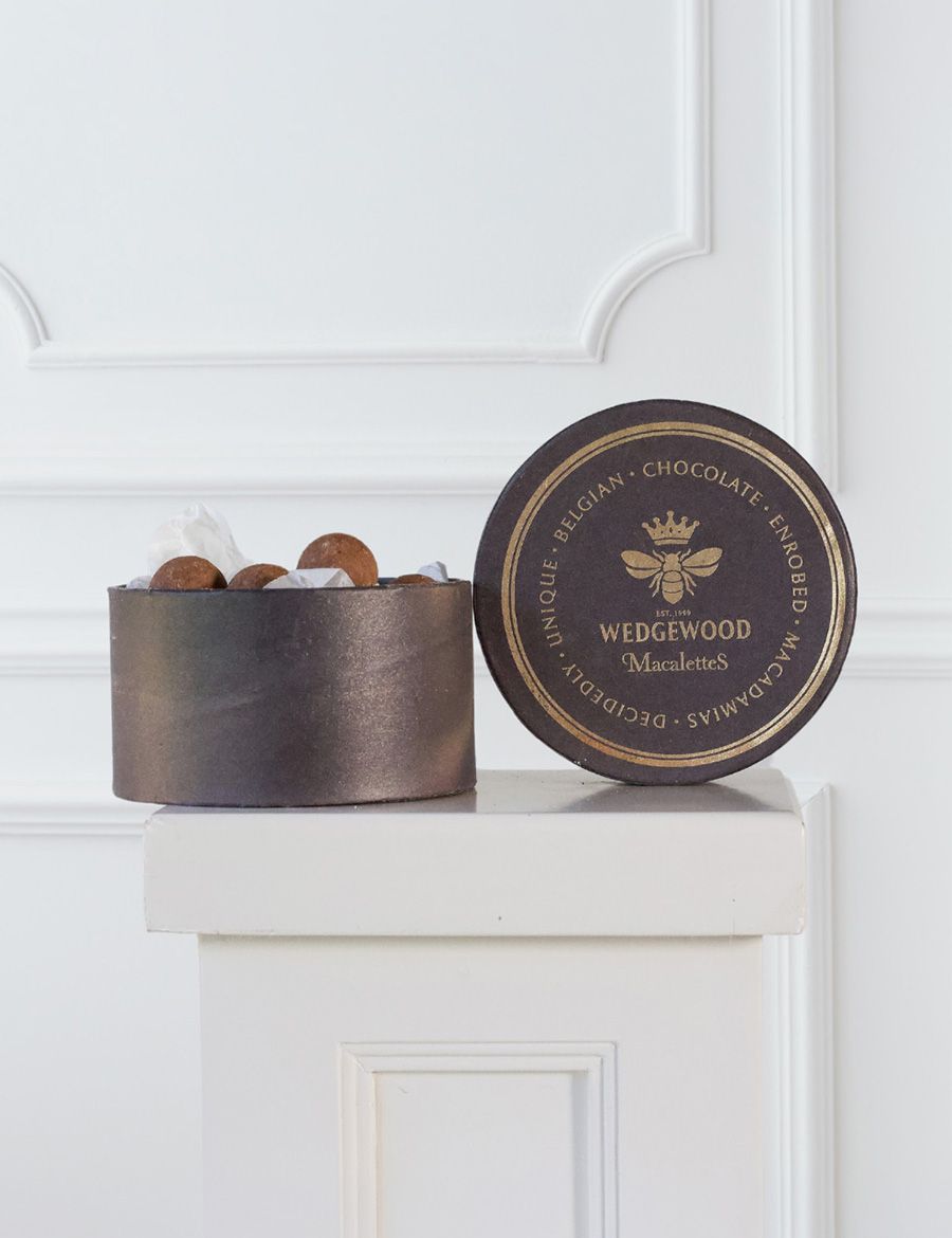 Picture of Milk & White Belgian Chocolate Mochaccino Macalettes Hat Box